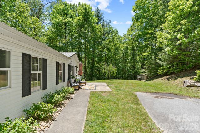 122 Fallswood Court, Hendersonville, NC 28739