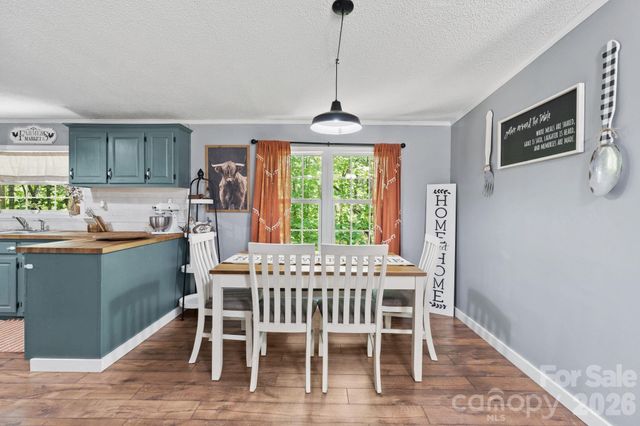 122 Fallswood Court, Hendersonville, NC 28739