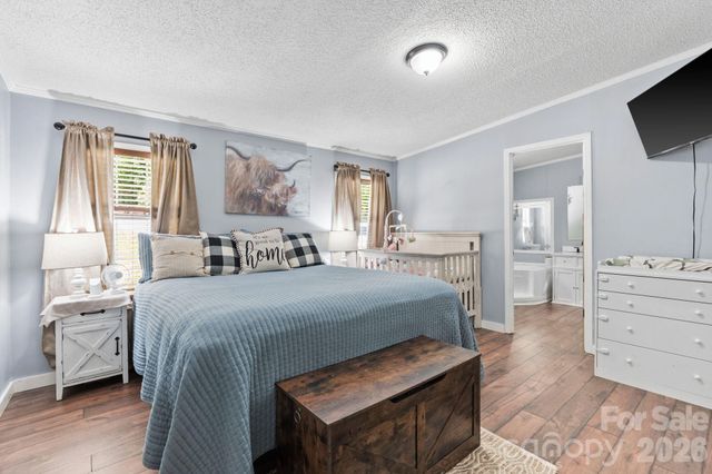 122 Fallswood Court, Hendersonville, NC 28739
