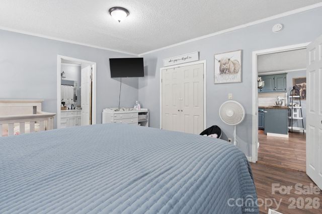 122 Fallswood Court, Hendersonville, NC 28739