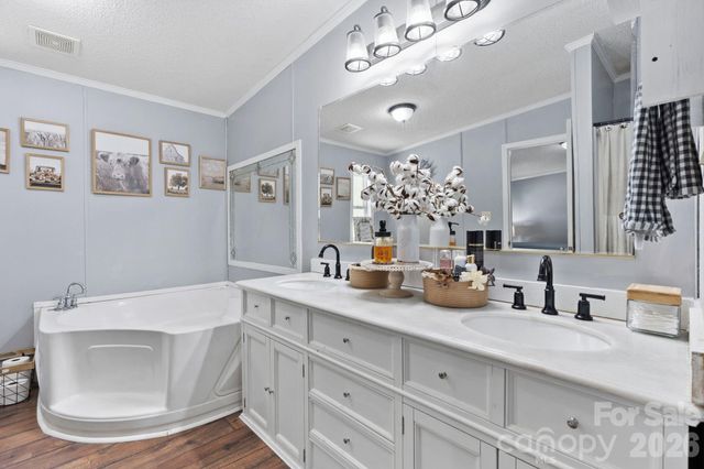 122 Fallswood Court, Hendersonville, NC 28739