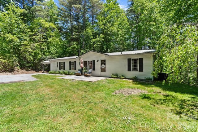 122 Fallswood Court, Hendersonville, NC 28739