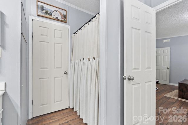 122 Fallswood Court, Hendersonville, NC 28739