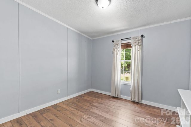 122 Fallswood Court, Hendersonville, NC 28739
