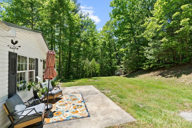 122 Fallswood Court, Hendersonville, NC 28739