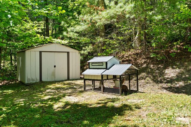 122 Fallswood Court, Hendersonville, NC 28739