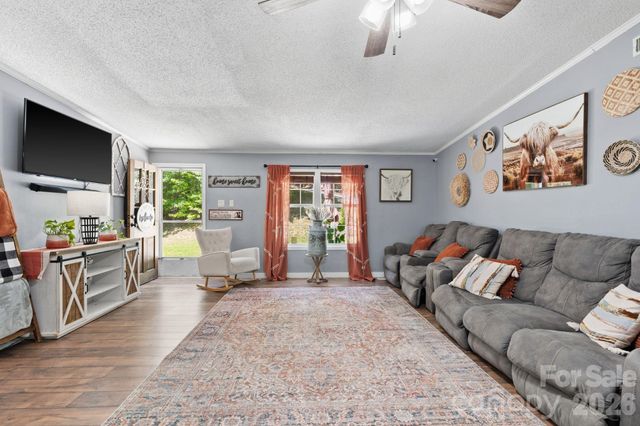 122 Fallswood Court, Hendersonville, NC 28739
