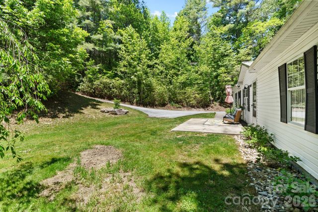 122 Fallswood Court, Hendersonville, NC 28739