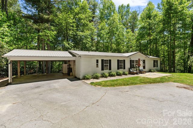 122 Fallswood Court, Hendersonville, NC 28739