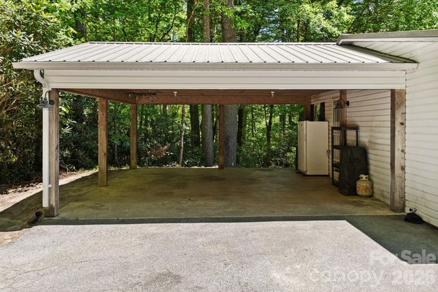122 Fallswood Court, Hendersonville, NC 28739