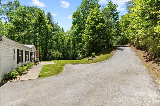 122 Fallswood Court, Hendersonville, NC 28739