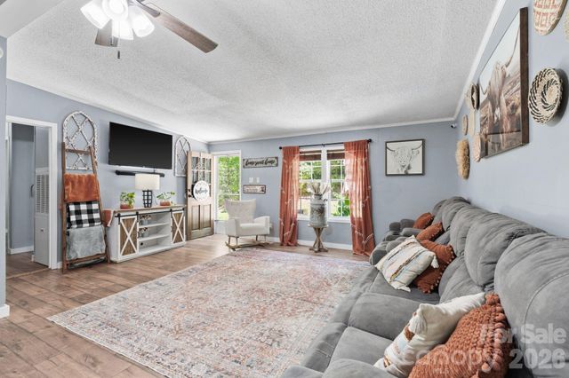 122 Fallswood Court, Hendersonville, NC 28739