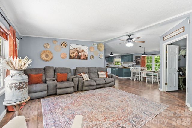 122 Fallswood Court, Hendersonville, NC 28739