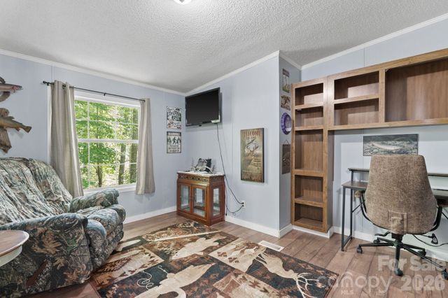 122 Fallswood Court, Hendersonville, NC 28739