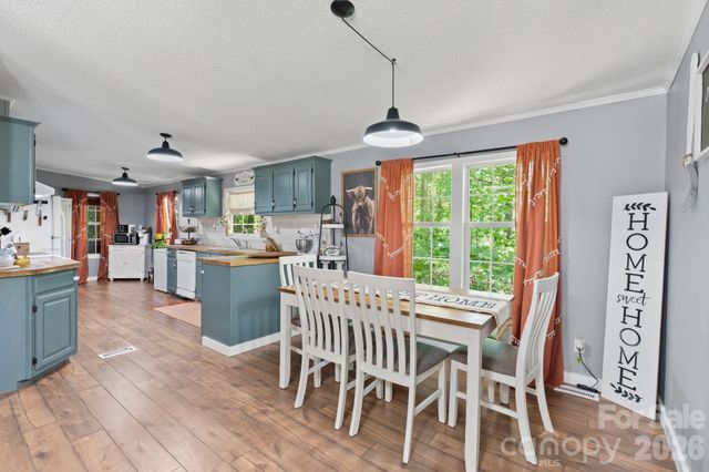 122 Fallswood Court, Hendersonville, NC 28739
