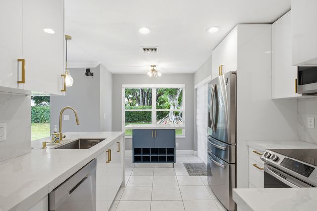 18241 NW 8th Street, Pembroke Pines, FL 33029