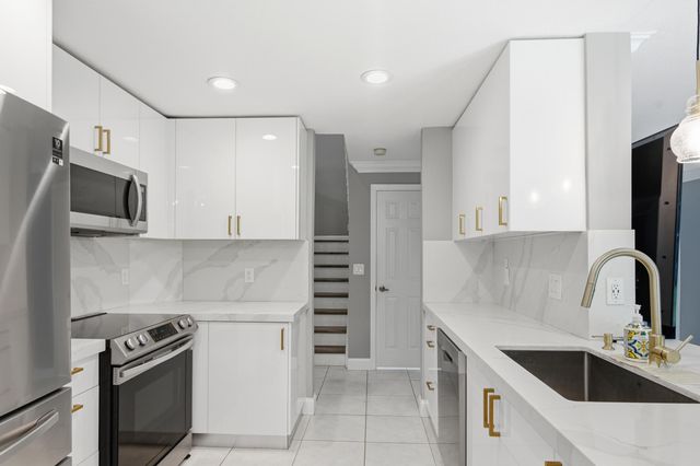 18241 NW 8th Street, Pembroke Pines, FL 33029