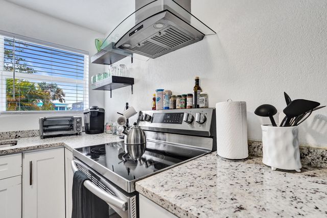 311 SE 3rd Avenue Upstairs, Delray Beach, FL 33483
