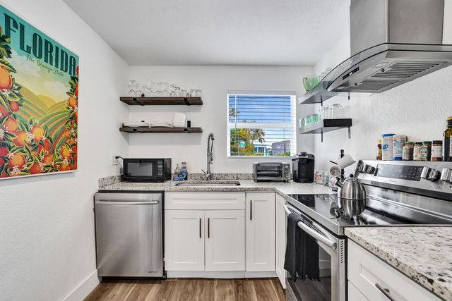 311 SE 3rd Avenue Upstairs, Delray Beach, FL 33483