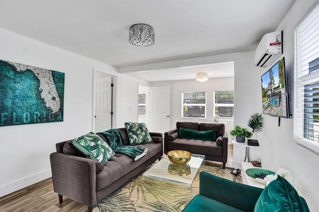 311 SE 3rd Avenue Upstairs, Delray Beach, FL 33483