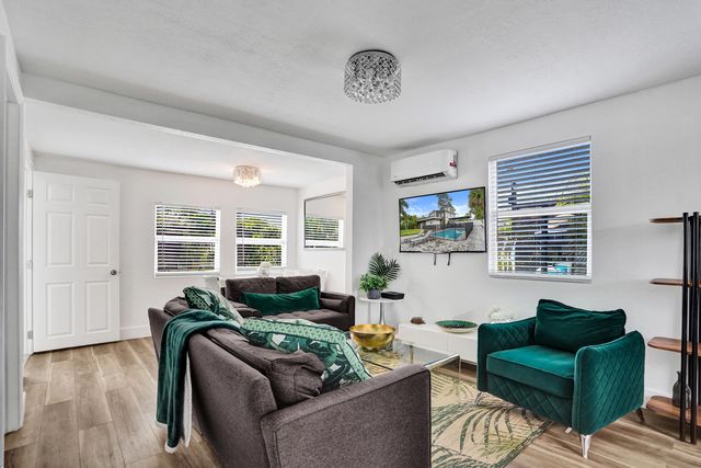311 SE 3rd Avenue Upstairs, Delray Beach, FL 33483