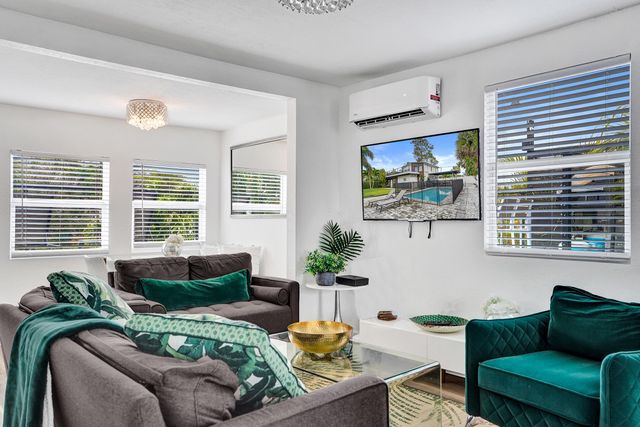 311 SE 3rd Avenue Upstairs, Delray Beach, FL 33483