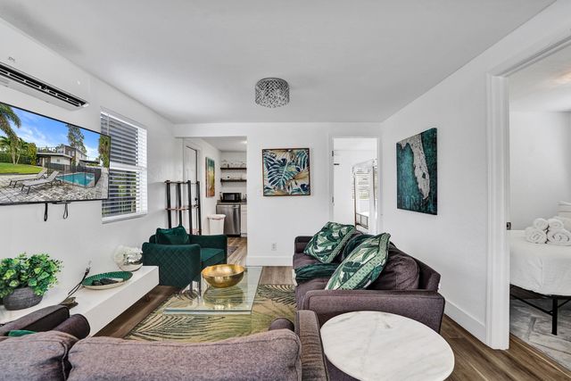 311 SE 3rd Avenue Upstairs, Delray Beach, FL 33483