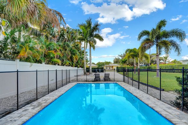 311 SE 3rd Avenue Upstairs, Delray Beach, FL 33483