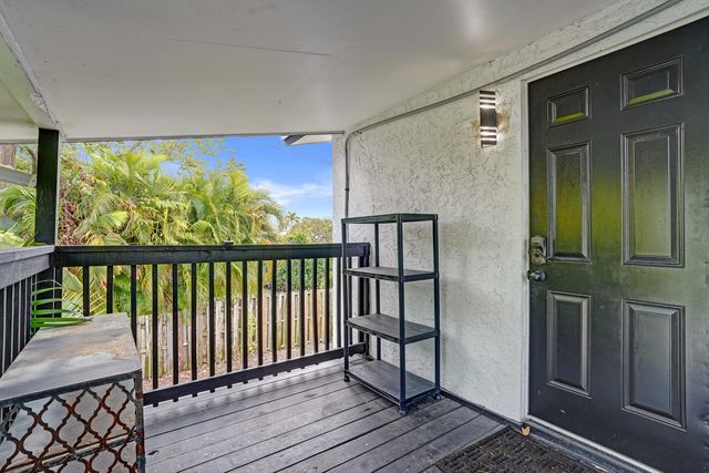 311 SE 3rd Avenue Upstairs, Delray Beach, FL 33483