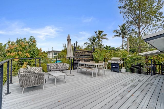 311 SE 3rd Avenue Upstairs, Delray Beach, FL 33483