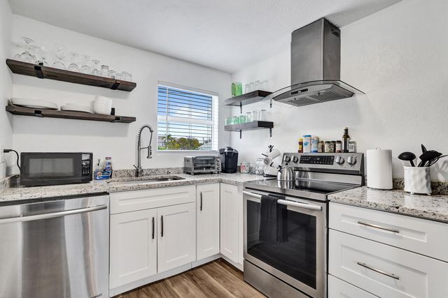 311 SE 3rd Avenue Upstairs, Delray Beach, FL 33483
