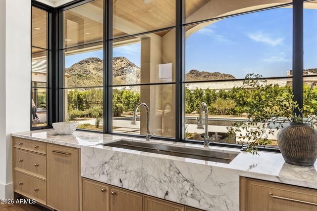 6208 E MAVERICK Road, Paradise Valley, AZ 85253