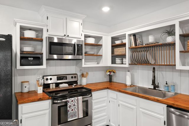 3404 Springdale Forrest Avenue, Gainesville, GA 30506