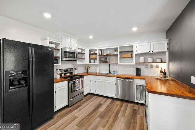3404 Springdale Forrest Avenue, Gainesville, GA 30506