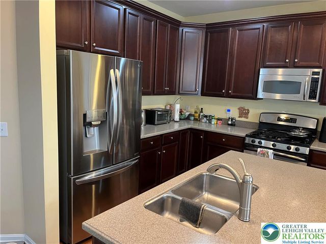 5223 Blue Sky Drive, South Whitehall Twp, PA 18069