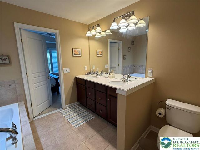 5223 Blue Sky Drive, South Whitehall Twp, PA 18069