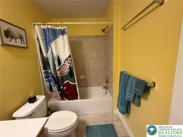 5223 Blue Sky Drive, South Whitehall Twp, PA 18069