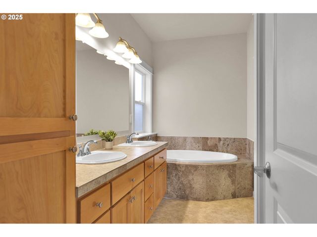 1641 CHASA St, Eugene, OR 97401