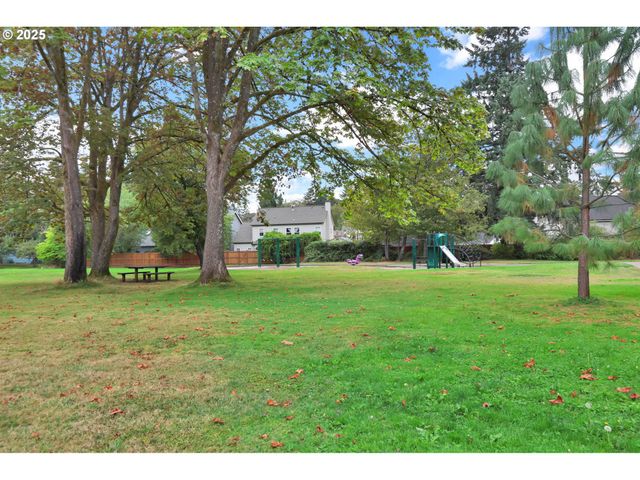 1641 CHASA St, Eugene, OR 97401