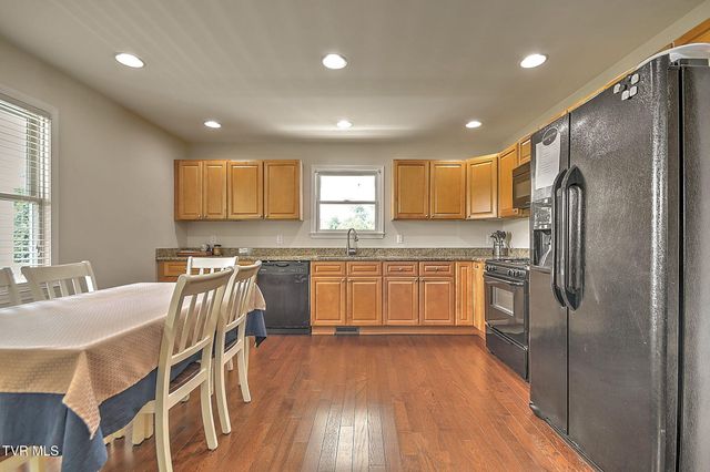 479 Deadmore Se Street, Abingdon, VA 24210
