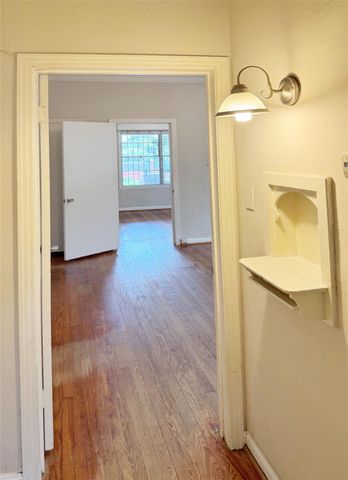 302 Hunt Street, Houston, TX 77003
