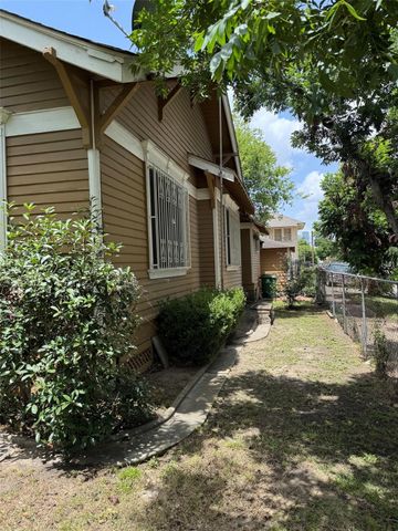 302 Hunt Street, Houston, TX 77003