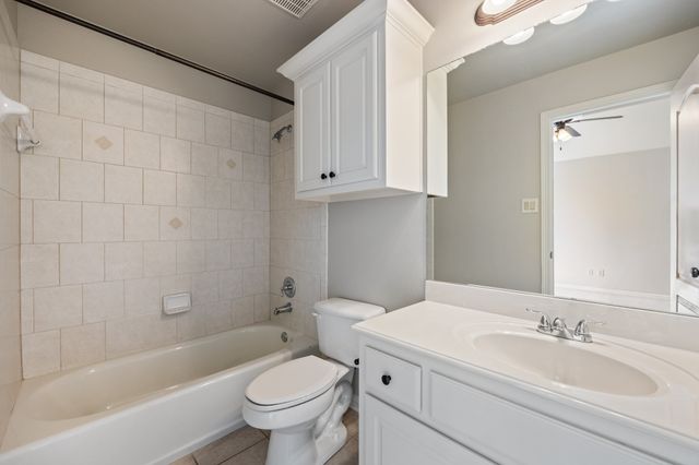 148 Stoneleigh Drive, Heath, TX 75032