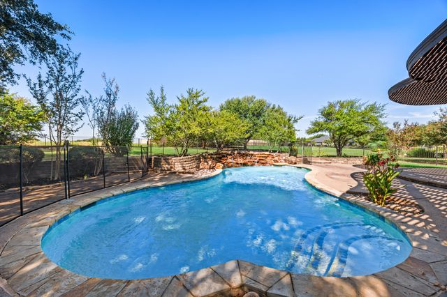 148 Stoneleigh Drive, Heath, TX 75032