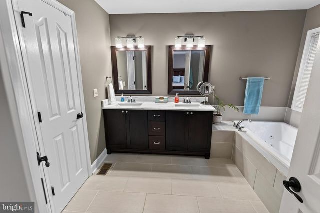 220 CREEKSIDE DR, Salisbury, MD 21804