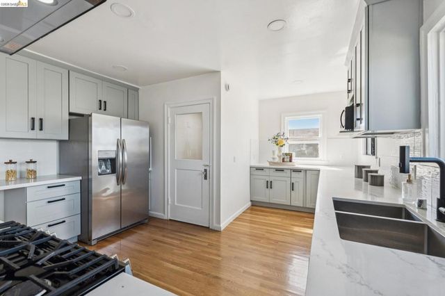 501 E 20th St, Oakland, CA 94606