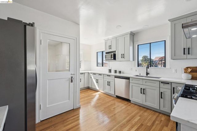 501 E 20th St, Oakland, CA 94606