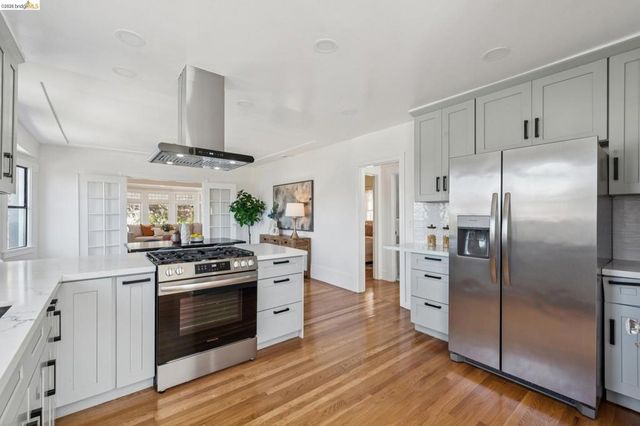 501 E 20th St, Oakland, CA 94606