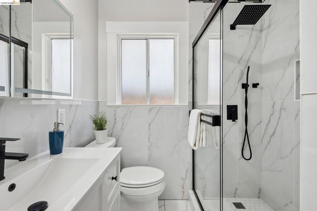 501 E 20th St, Oakland, CA 94606