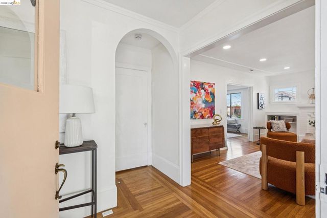 501 E 20th St, Oakland, CA 94606